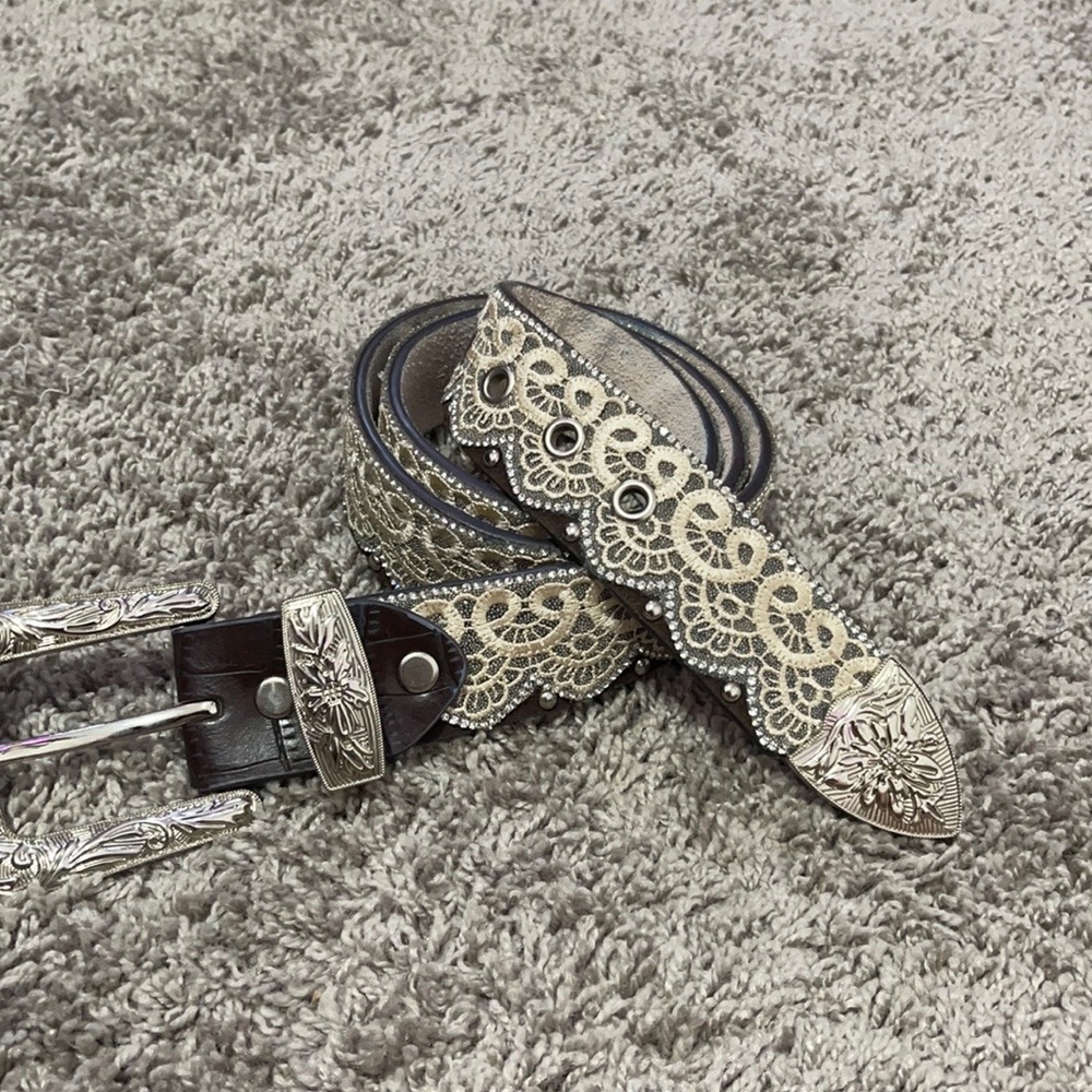 Almost brand new women’s belt… Worn a couple times